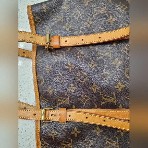 Louis Vuitton Bucket Bag - Picture 5 of 13